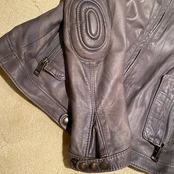 Women’s Italian leather bomber jacket - Picture 10 of 12